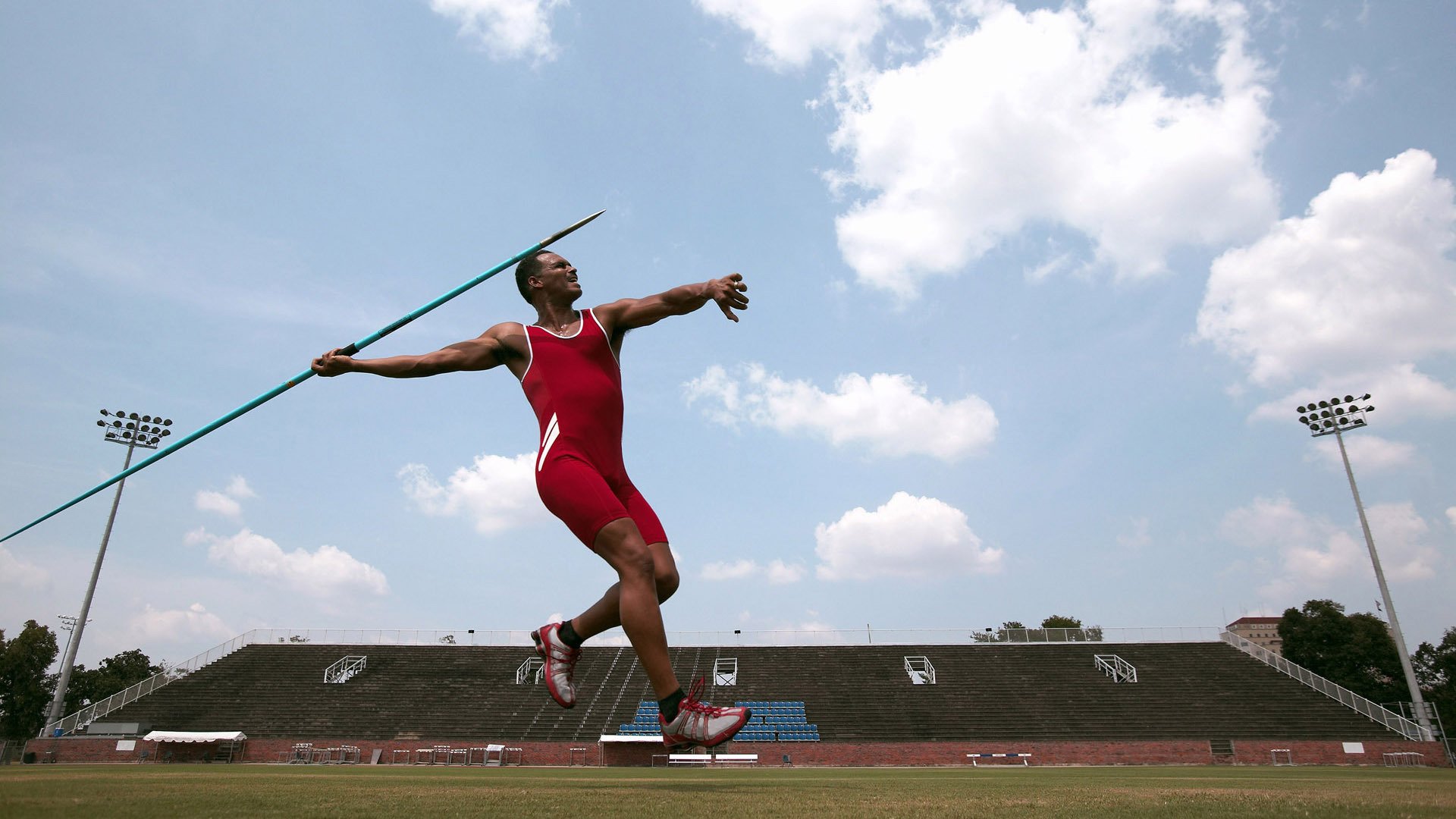 “马科斯·莫奇的出色反应与强力铲球，成为美洲狮队防线的核心”